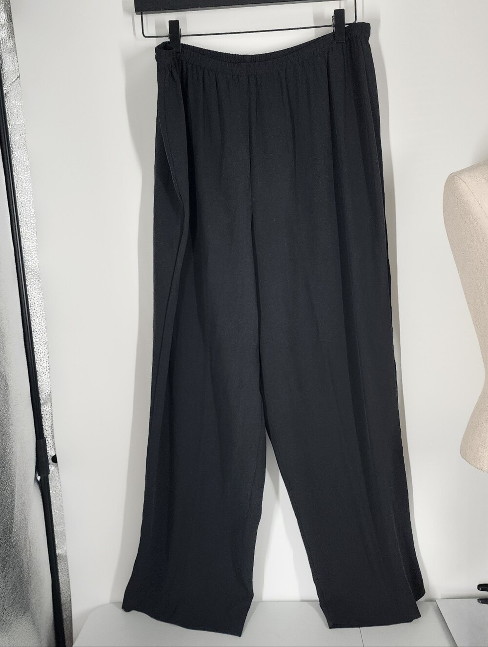 Eileen Fisher Size Large 100% Silk Black dress Pants Pull On Lightweight Clean
